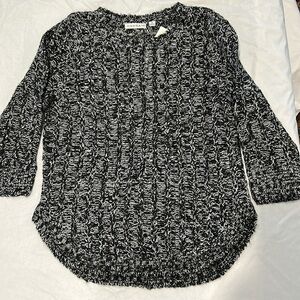 Hannah Black and White Sweater Size Small Crew Neck like new